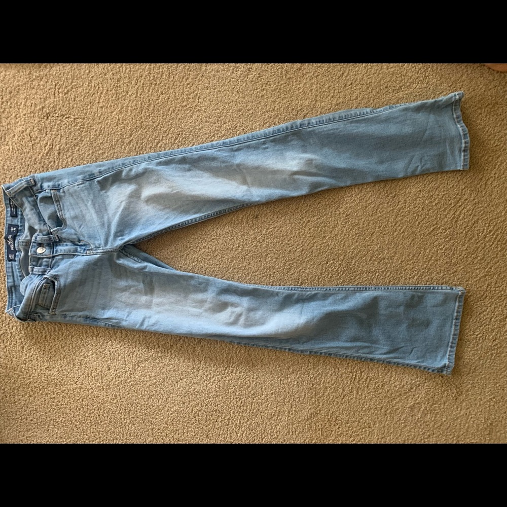 Hollister low rise boot it jeans